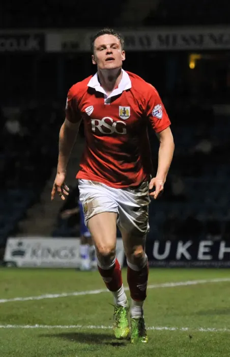 Framed Print : Bristol City's Matt Smith Scores the Winning Goal in Johnstone's Paint Trophy Area Final against Gillingham Framed Print : Bristol City's Matt Smith Scores the Winning Goal in Johnstone's Paint Trophy Area Final against Gillingham