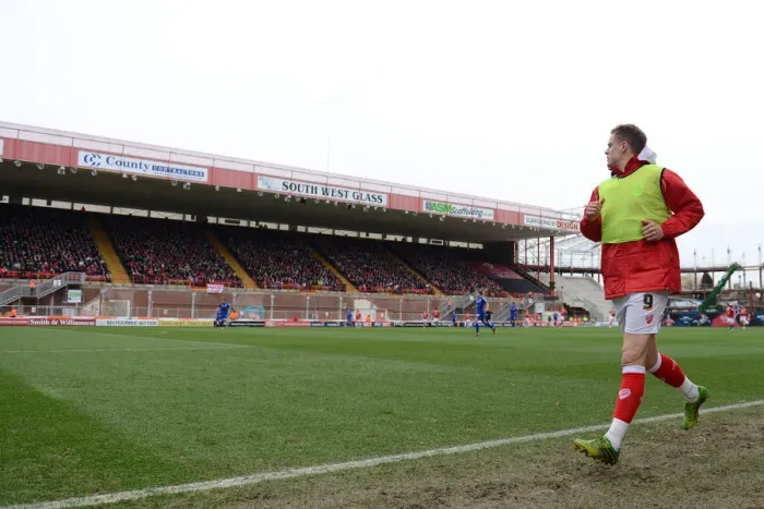 Framed Print : Bristol City's Matt Smith Warming Up Ahead of Bristol City v Rochdale FC (February 28, 2015) Framed Print : Bristol City's Matt Smith Warming Up Ahead of Bristol City v Rochdale FC (February 28, 2015)