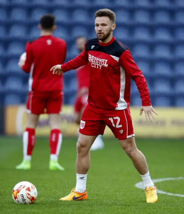 Framed Print : Bristol City's Matt Taylor Warming Up Ahead of Preston North End Clash (04.04.17) Framed Print : Bristol City's Matt Taylor Warming Up Ahead of Preston North End Clash (04.04.17)