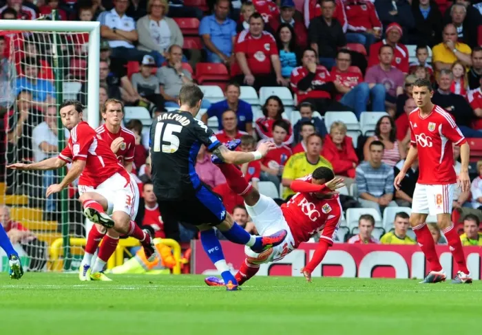 Framed Print : Bristol City's Maynard and McAllister Block Portsmouth's Halford Free Kick in 2008-09 Championship Clash