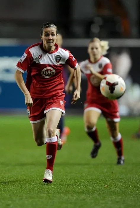 Framed Print : Bristol City's Natalia Pablos Sanchon in Action against FC Barcelona in Women's Champions League at Ashton Gate