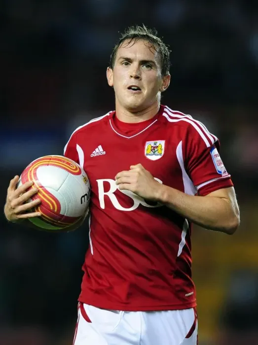 Framed Print : Bristol City's Neil Kilkenny in Championship Action: Bristol City vs. Reading (27-09-2011)