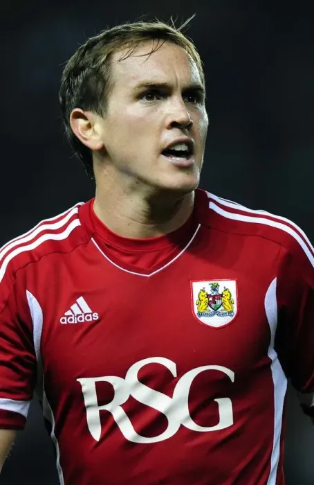 Framed Print : Bristol City's Neil Kilkenny in Championship Match Against Reading at Ashton Gate Stadium (September 27, 2011) Framed Print : Bristol City's Neil Kilkenny in Championship Match Against Reading at Ashton Gate Stadium (September 27, 2011)