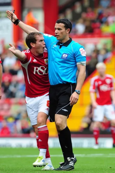 Framed Print : Bristol City's Neil Kilkenny Disputes Call with Referee Whitestone during Championship Match vs. Brighton (10-09-2011) Framed Print : Bristol City's Neil Kilkenny Disputes Call with Referee Whitestone during Championship Match vs. Brighton (10-09-2011)