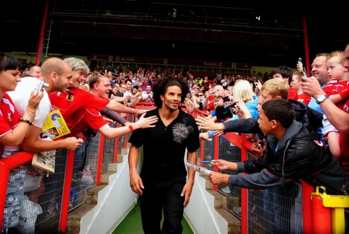 Framed Print : Bristol City's New Signing David James Greets Fans at Ashton Gate (31 / 07 / 2010)