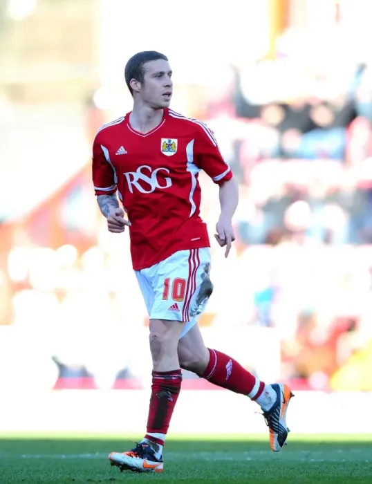 Framed Print : Bristol City's New Signing Sean Davis in Action at Ashton Gate Stadium Against Blackpool, 2012 Framed Print : Bristol City's New Signing Sean Davis in Action at Ashton Gate Stadium Against Blackpool, 2012