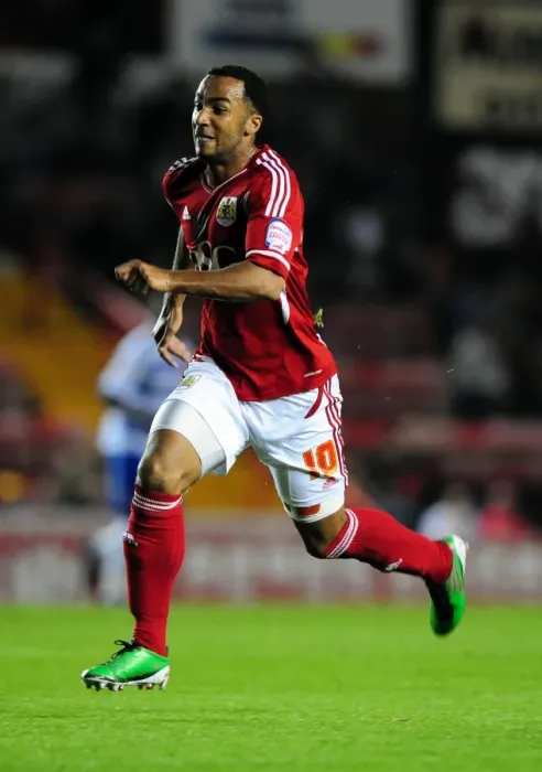 Framed Print : Bristol City's Nicky Maynard in Championship Clash Against Reading at Ashton Gate Stadium (September 27, 2011) Framed Print : Bristol City's Nicky Maynard in Championship Clash Against Reading at Ashton Gate Stadium (September 27, 2011)
