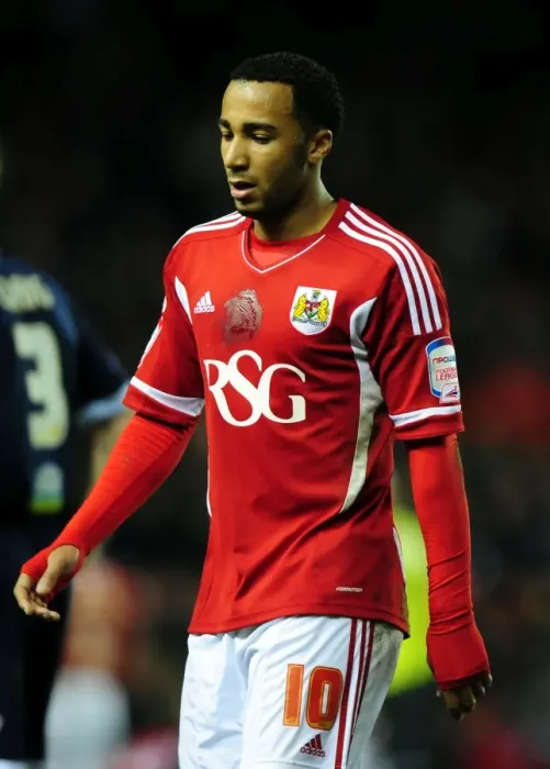 Framed Print : Bristol City's Nicky Maynard in Championship Match Against Millwall (03 / 01 / 2012)