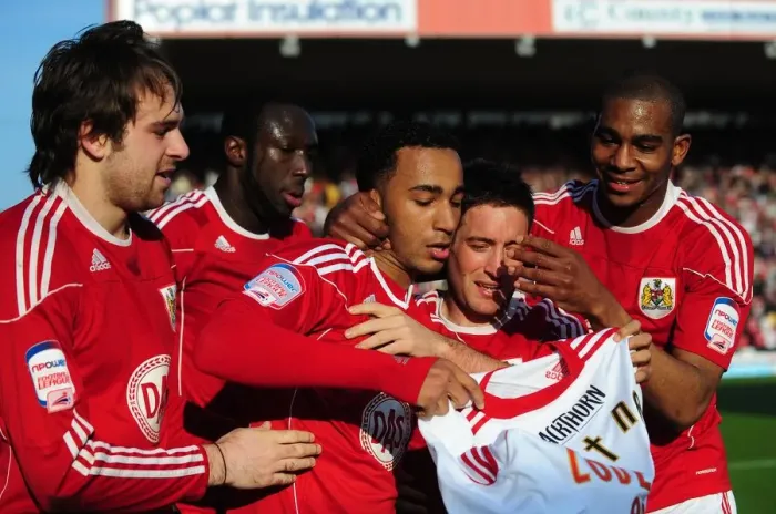 Framed Print : Bristol City's Nicky Maynard Doubles Up: Thrilling Championship Goal Celebration vs. Burnley (19-03-2011) Framed Print : Bristol City's Nicky Maynard Doubles Up: Thrilling Championship Goal Celebration vs. Burnley (19-03-2011)