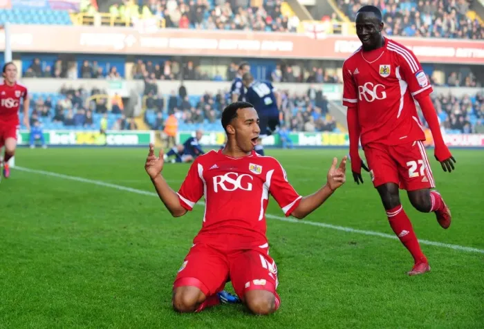 Framed Print : Bristol City's Nicky Maynard Scores Brace in Championship Match Against Millwall (November 2011)