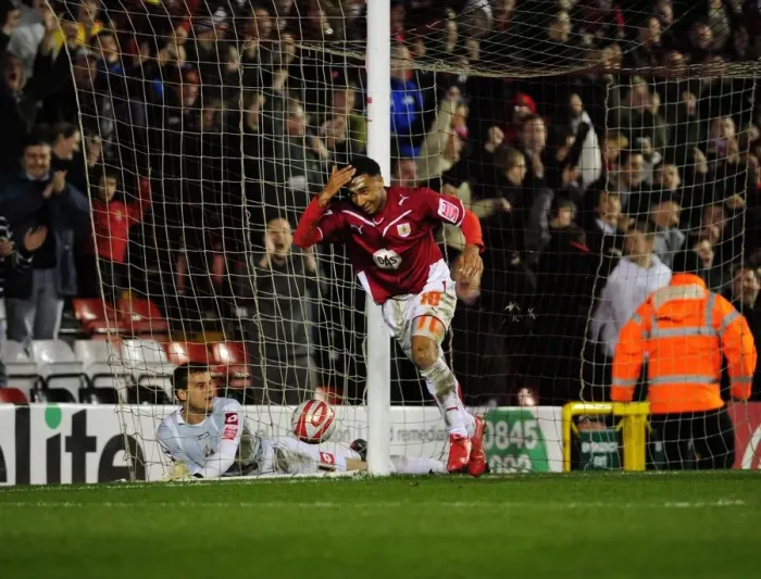 Framed Print : Bristol City's Nicky Maynard: Thrilling Goal Celebration vs Barnsley (Championship 2010)
