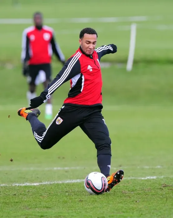 Framed Print : Bristol City's Nicky Maynard: Unwavering Concentration on Football Excellence during Training