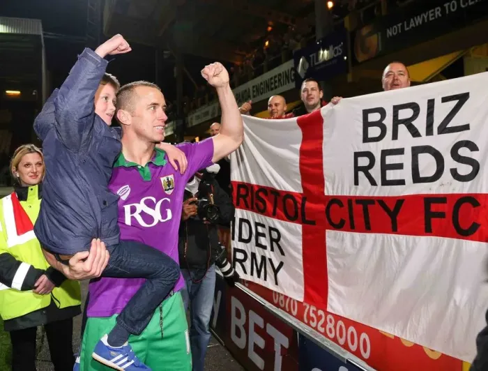 Framed Print : Bristol City's Promotion Celebration: Triumph at Valley Parade (Bradford City v Bristol City)