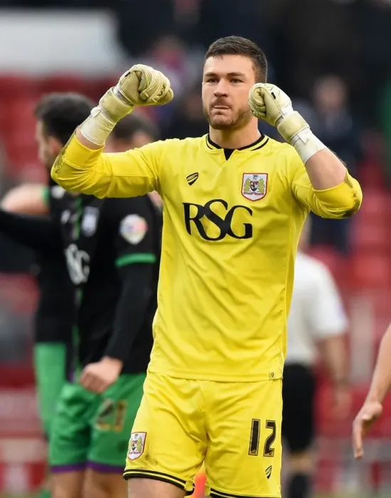 Framed Print : Bristol City's Richard O'Donnell in Action Against Nottingham Forest, 2016