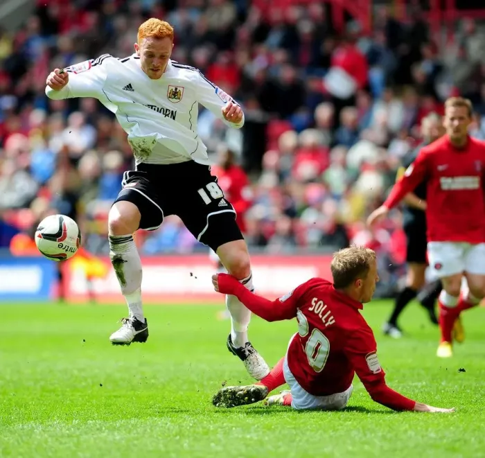 Framed Print : Bristol City's Ryan Taylor Dodges Chris Solly Challenge in Npower Championship Clash Framed Print : Bristol City's Ryan Taylor Dodges Chris Solly Challenge in Npower Championship Clash