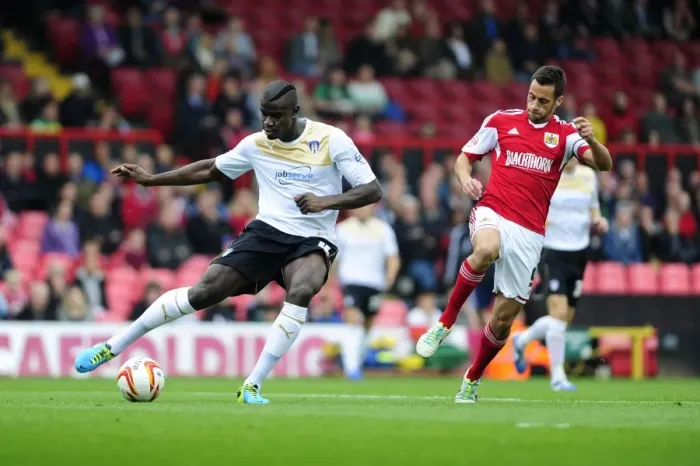 Framed Print : Bristol City's Sam Baldock Closes In on Colchester United's Magnus Okuonghae in Sky Bet League One Clash