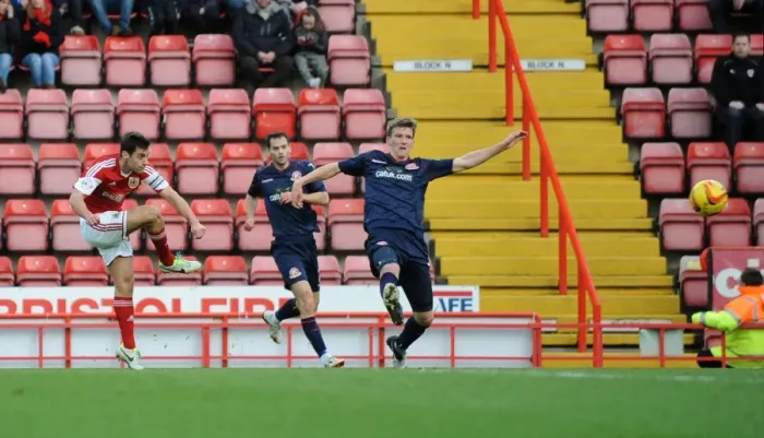 Framed Print : Bristol City's Sam Baldock Goes for Glory: A Thrilling Moment from the Bristol City vs. Walsall Football Match, December 2013