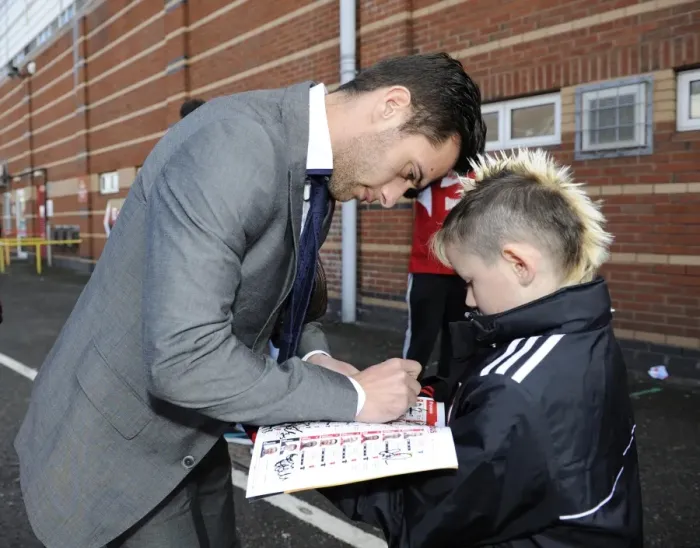 Framed Print : Bristol City's Sam Baldock Signs Young Fan's Programme During Bristol City vs Gillingham Match, Sky Bet League One, Ashton Gate
