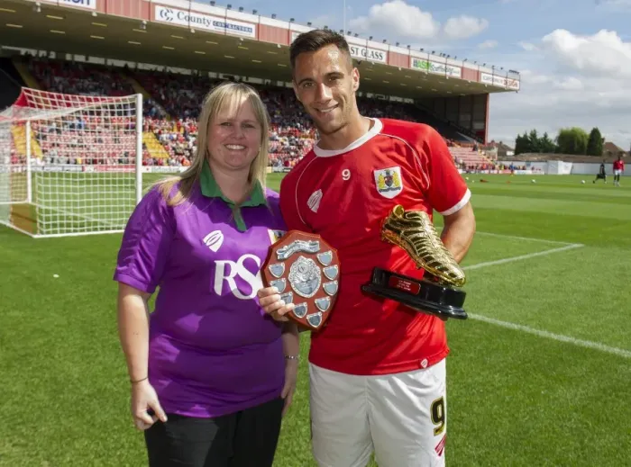 Framed Print : Bristol City's Sam Baldock Wins Golden Boot in Sky Bet League One Debut