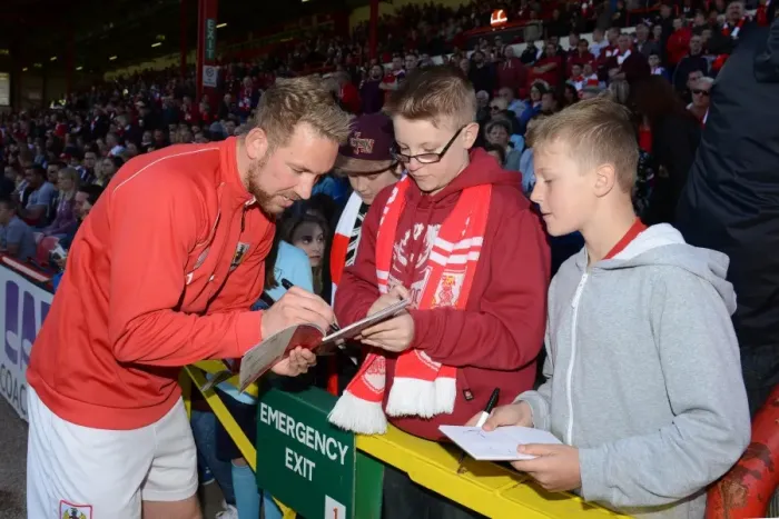 Framed Print : Bristol City's Scott Wagstaff Greets Fans with Autographs at Ashton Gate, 180415