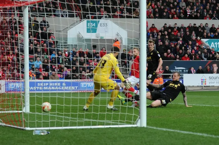 Framed Print : Bristol City's Scott Wagstaff Scores Fourth Goal in 4-0 Win Over Bolton Wanderers (19 / 03 / 2016)