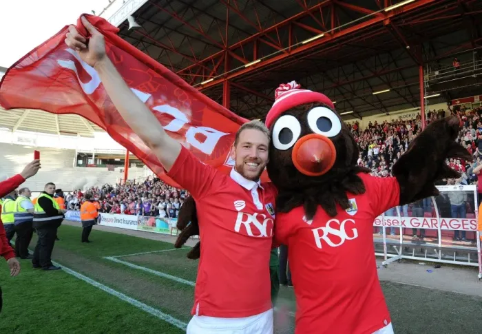 Framed Print : Bristol City's Scott Wagstaff and Scrumpy the Robin Celebrate Goal against Coventry City, April 2015