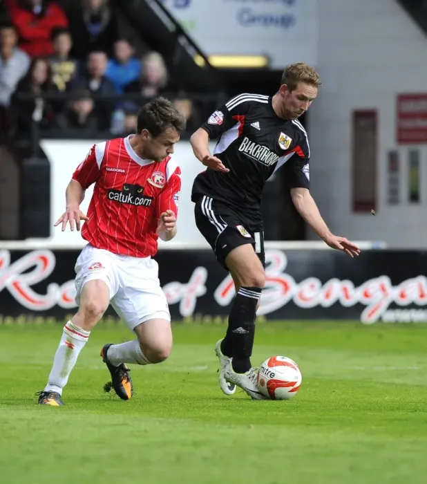 Framed Print : Bristol City's Scott Wagstaff Steals the Ball from Walsall's Andy Taylor during Sky Bet League One Match