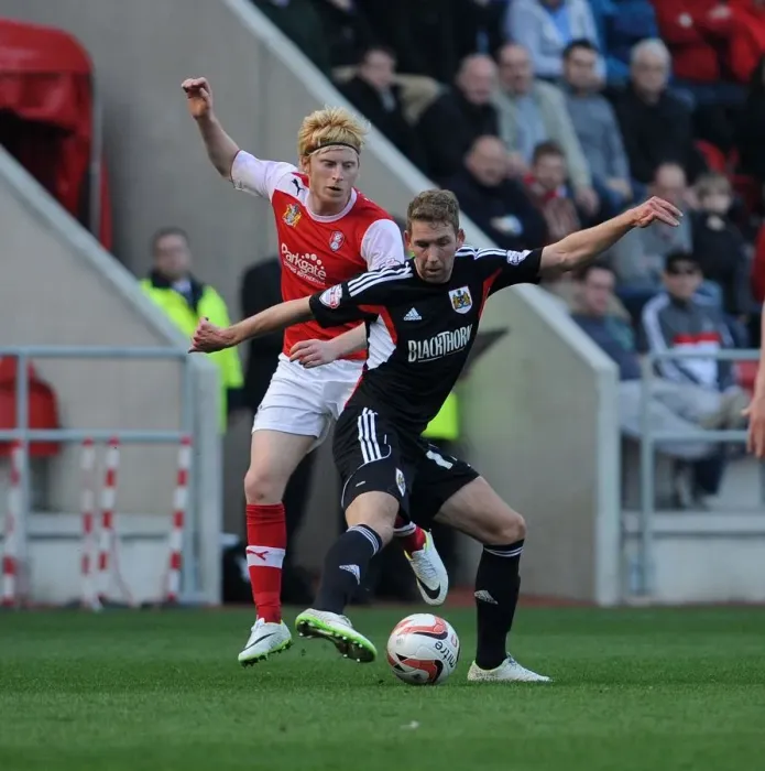 Framed Print : Bristol City's Scott Wagstaff vs Rotherham United's Ben Pringle - Intense Football Rivalry in Sky Bet League One (Rotherham United v Bristol City)