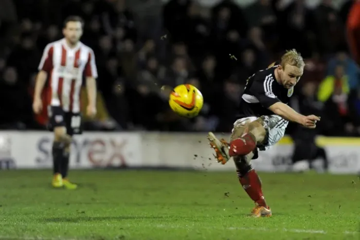Framed Print : Bristol City's Simon Gillett in Action at Brentford, January 2014