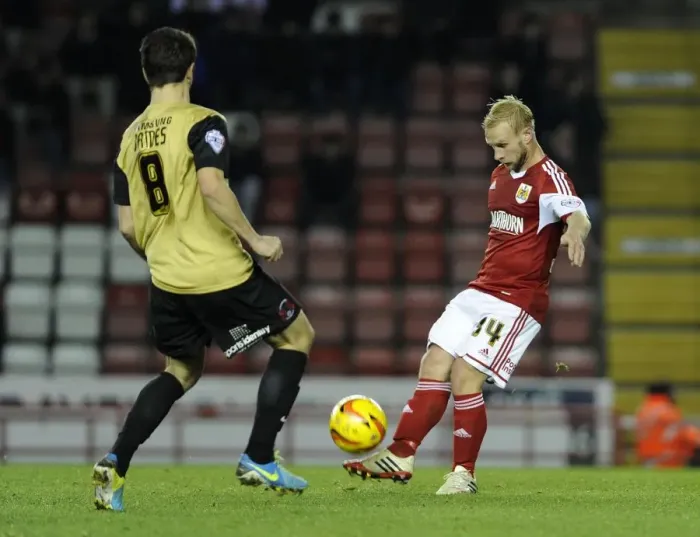 Framed Print : Bristol City's Simon Gillett in Action against Leyton Orient, Sky Bet League One, November 2013 Framed Print : Bristol City's Simon Gillett in Action against Leyton Orient, Sky Bet League One, November 2013
