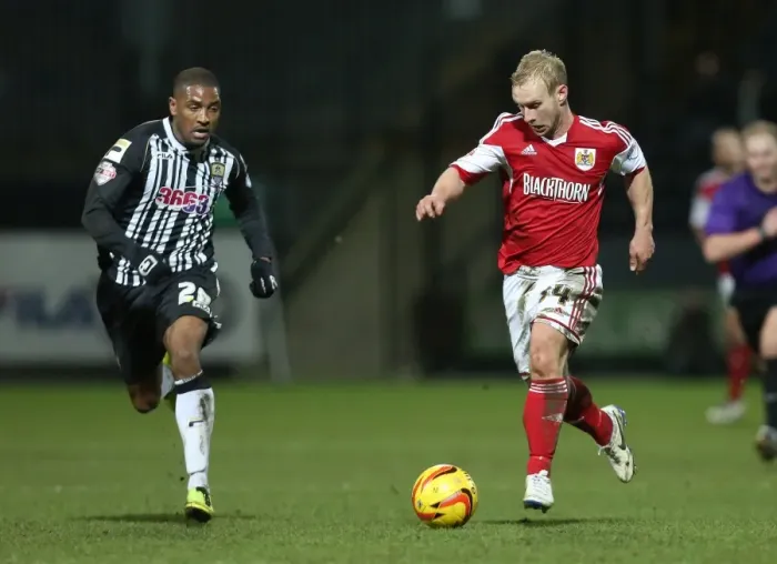 Framed Print : Bristol City's Simon Gillett Drives Forward in Sky Bet League One Clash Against Notts County Framed Print : Bristol City's Simon Gillett Drives Forward in Sky Bet League One Clash Against Notts County