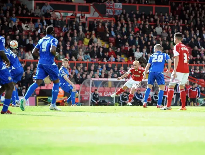 Framed Print : Bristol City's Simon Gillett Scores a Strike Against Crewe - April 26, 2014 Framed Print : Bristol City's Simon Gillett Scores a Strike Against Crewe - April 26, 2014