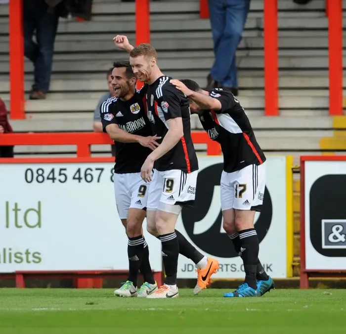 Framed Print : Bristol City's Stephen Pearson Scores and Celebrates with Team Mates against Stevenage, 2014