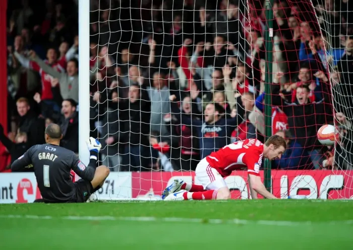 Framed Print : Bristol City's Stephen Pearson Scores on Championship Debut vs. Burnley (05 / 11 / 2011) Framed Print : Bristol City's Stephen Pearson Scores on Championship Debut vs. Burnley (05 / 11 / 2011)