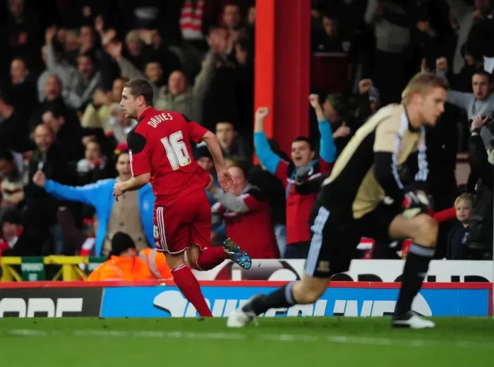 Framed Print : Bristol City's Steven Davies Celebrates Goal Against Hull City, Championship Match, October 2012 Framed Print : Bristol City's Steven Davies Celebrates Goal Against Hull City, Championship Match, October 2012