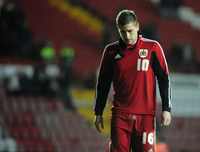 Framed Print : Bristol City's Steven Davies in Despair: Relegation Heartbreak vs Birmingham City (April 16, 2013) Framed Print : Bristol City's Steven Davies in Despair: Relegation Heartbreak vs Birmingham City (April 16, 2013)