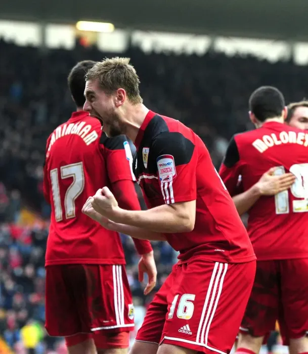 Framed Print : Bristol City's Steven Davies Scores Brace: 2-0 Lead Over Middlesbrough in Npower Championship (09-03-2013)