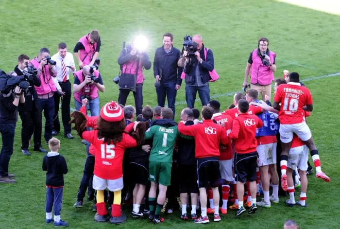 Framed Print : Bristol City's Thrilling Victory: Players Celebrate at Ashton Gate After Beating Coventry City