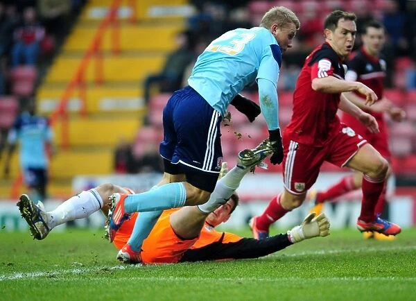 Bristol City's Tom Heaton Defends Against Curtis Main of Middlesbrough - Npower Championship, 2013