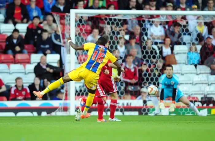 Framed Print : Bristol City's Tom Heaton Denies Wilfried Zaha: Dramatic Save in Bristol City vs Crystal Palace Championship Clash Framed Print : Bristol City's Tom Heaton Denies Wilfried Zaha: Dramatic Save in Bristol City vs Crystal Palace Championship Clash