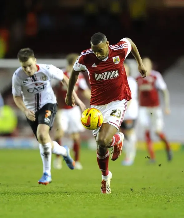 Framed Print : Bristol City's Tyrone Barnett Scores Past MK Dons Defenders Framed Print : Bristol City's Tyrone Barnett Scores Past MK Dons Defenders