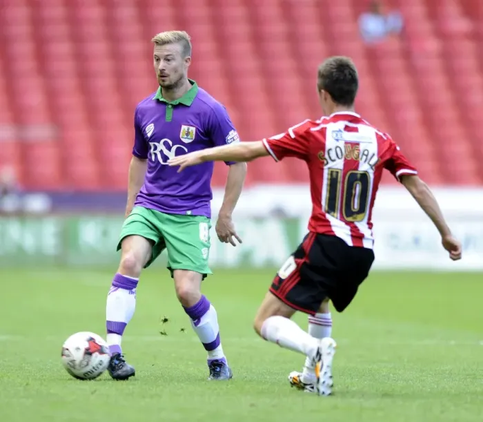 Framed Print : Bristol City's Wade Elliott in Action: Sky Bet League One Opener vs. Sheffield United, August 2014 Framed Print : Bristol City's Wade Elliott in Action: Sky Bet League One Opener vs. Sheffield United, August 2014