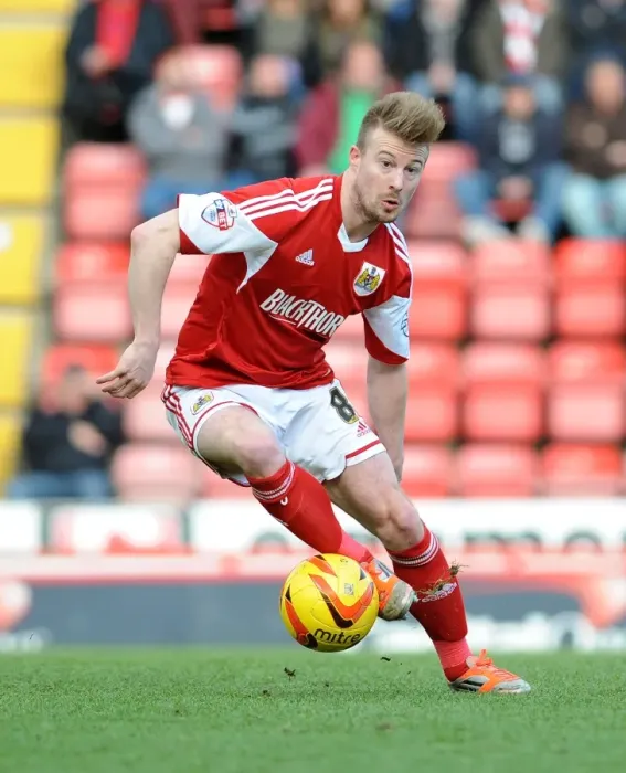 Framed Print : Bristol City's Wade Elliott in Action Against Tranmere Rovers, Sky Bet League One, Ashton Gate, 2014