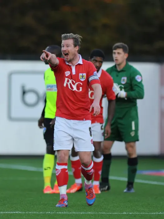 Framed Print : Bristol City's Wade Elliott Gives Instructions During Match against Oldham (Nizaam Jones / 11-01-2014) Framed Print : Bristol City's Wade Elliott Gives Instructions During Match against Oldham (Nizaam Jones / 11-01-2014)