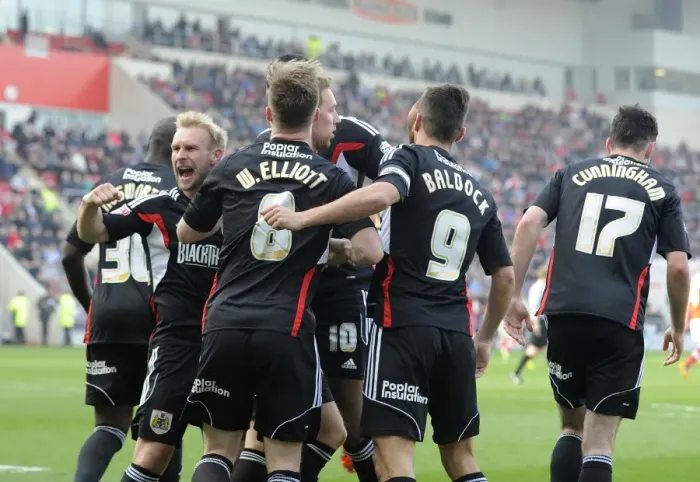 Framed Print : Bristol City's Wade Elliott: Jubilant Goal Celebration vs. Rotherham United in Sky Bet League One (2014)