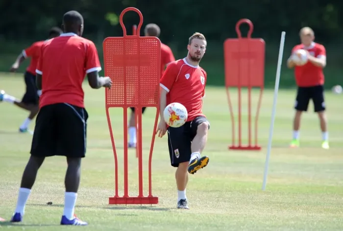 Framed Print : Bristol City's Wade Elliott in Training (July 2, 2014)