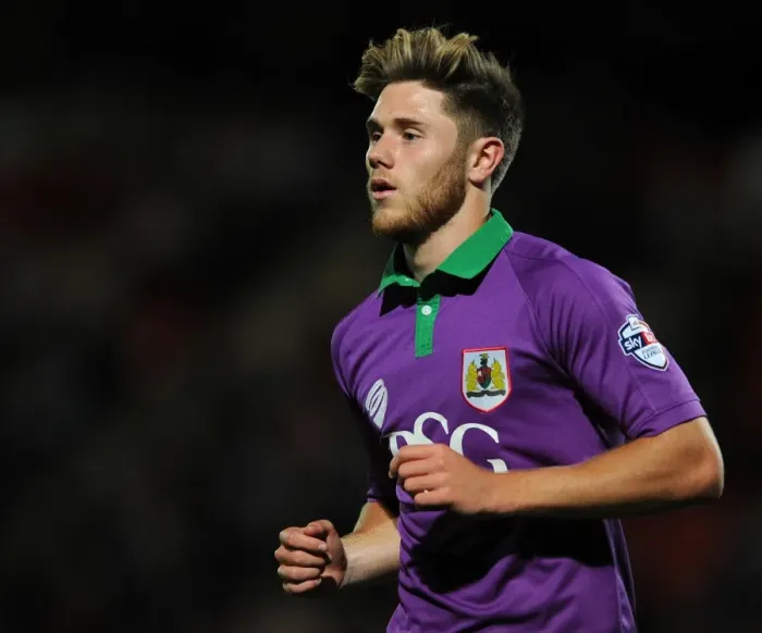 Framed Print : Bristol City's Wes Burns in Action against Cheltenham Town, Johnstone's Paint Trophy, October 8, 2014