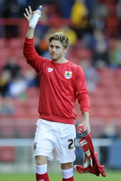 Framed Print : Bristol City's Wes Burns in Action Against Oxford United, Capital One Cup First Round, Ashton Gate