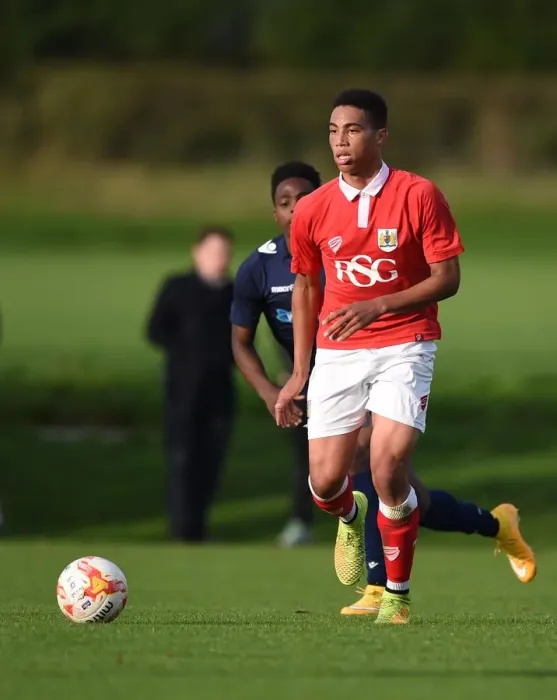 Framed Print : Bristol City's Zak Vyner in Action against Millwall U21s, 10 / 11 / 2014