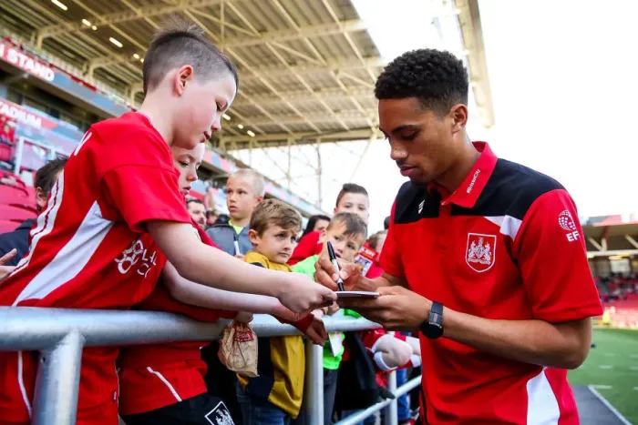 Framed Print : Bristol City's Zak Vyner Engages with Fans, Granting Autographs at Ashton Gate Stadium